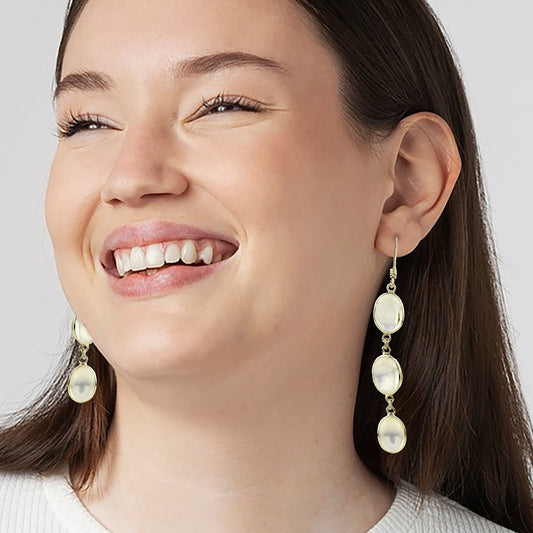 Örhängen med Månsten